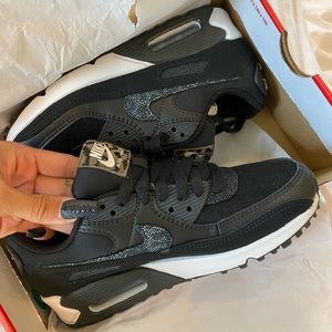 Womens BNIB 5.5 Nike AirMax 90 SE Black Safari